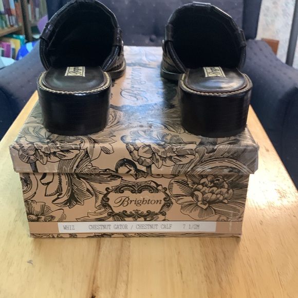 Beautiful Brighton Chestnut Slides - Picture 5 of 5